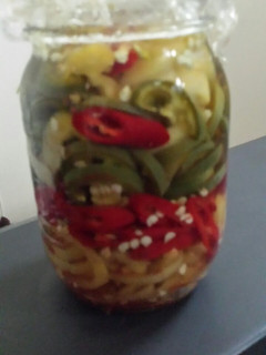 A picture of Pickled peppers.