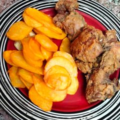 A picture of Isa's fried chicken and potatoes #5threcipe.
