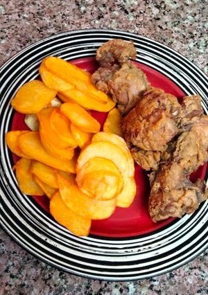 A picture of Isa's fried chicken and potatoes #5threcipe.