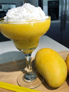 عکسی از دستور 🥤 اسموتی موز و انبه🥤