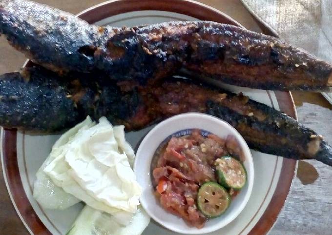 Lele bakar sambel mentah,,