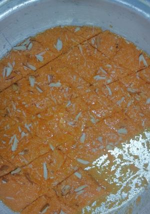A picture of Sooji ka Halwa !!.