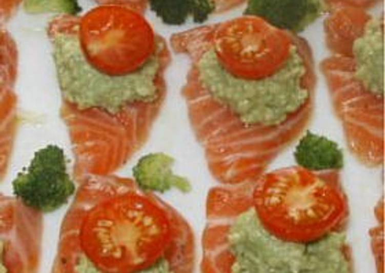Salmon Sashimi with Avocado Dip