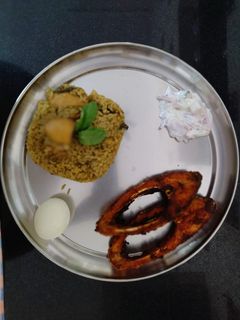 தலப்பாக்கட்டி சிக்கன் பிரியாணி(thalapakkatti chicken biryani recipe in tamil) செய்முறை முக்கிய புகைப்படம்