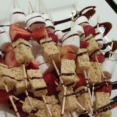 A picture of Easy peasy dessert kabobs.