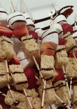 A picture of Easy peasy dessert kabobs.