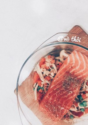 Hình của món Cá hồi và nấm.
