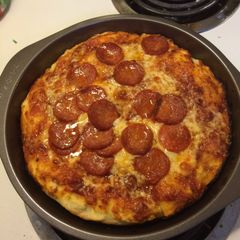 A picture of No Skill Pan Pizza.