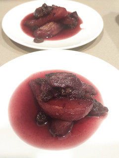 Una foto de Peras de Rubí al Vino Tinto 🍐al horno 180°