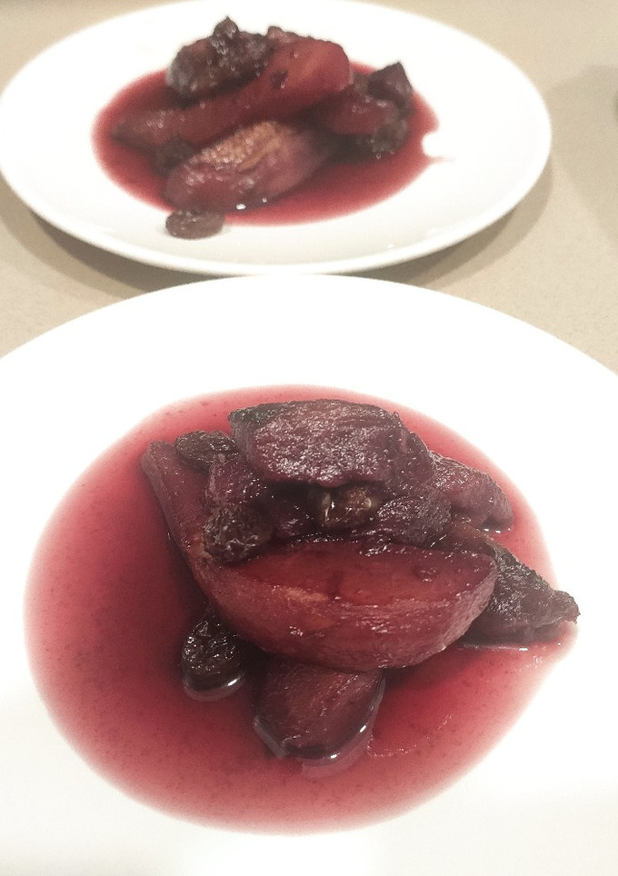 Una foto de Peras de Rubí al Vino Tinto 🍐al horno 180°