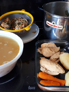 Una foto de 8. Caldo para sopa