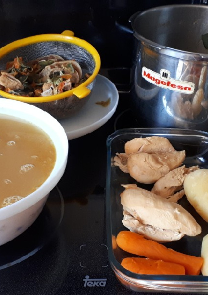 Una foto de 8. Caldo para sopa