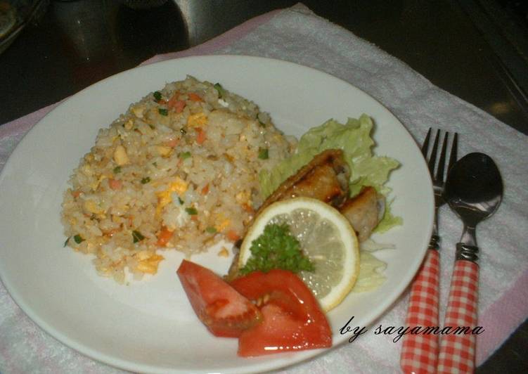 Recipe of Tasty Salmon Fried Rice Using Frozen Rice