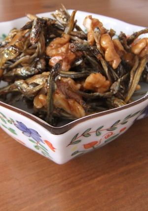 A picture of Osechi (New Year's Dish) Made Easy! Tazukuri (Candied Dry Sardines).