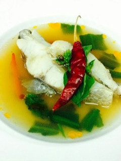 A picture of Tom Som / spicy and sour fish soup.