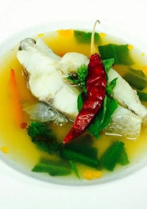 A picture of Tom Som / spicy and sour fish soup.