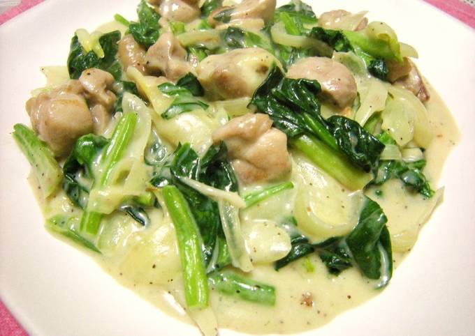 Simple Cream Simmered with Spinach as the Main Ingredient