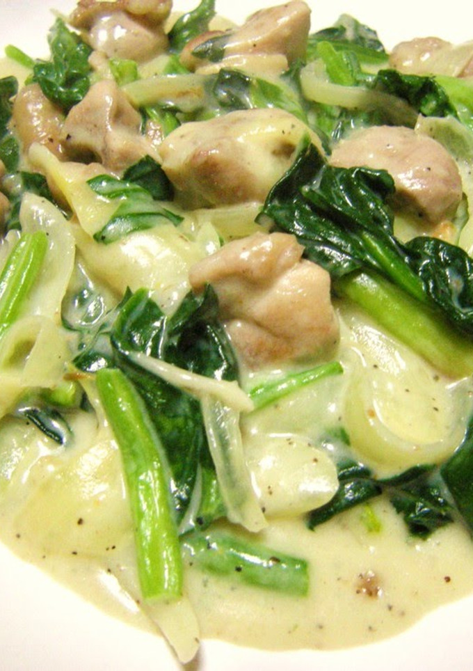 A picture of Simple Cream Simmered with Spinach as the Main Ingredient.