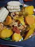 Ceviche con camotes bañado en jugo de naranja