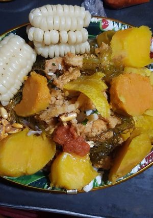 Una foto de Ceviche con camotes bañado en jugo de naranja