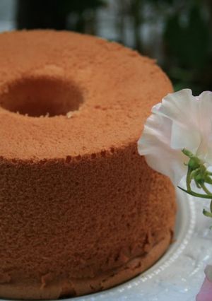 A picture of My Way to Remove a Chiffon Cake From the Pan.