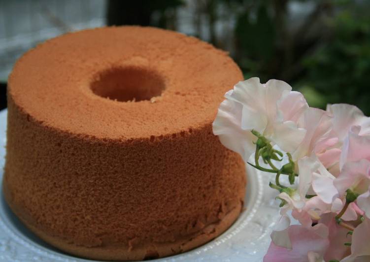 My Way to Remove a Chiffon Cake From the Pan