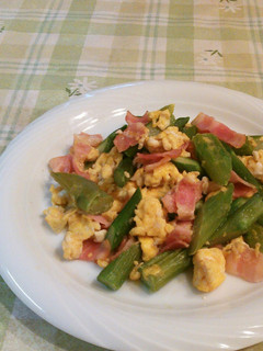 A picture of Asparagus and Bacon Egg Stir Fry.
