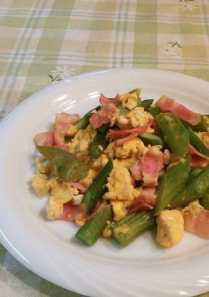 A picture of Asparagus and Bacon Egg Stir Fry.