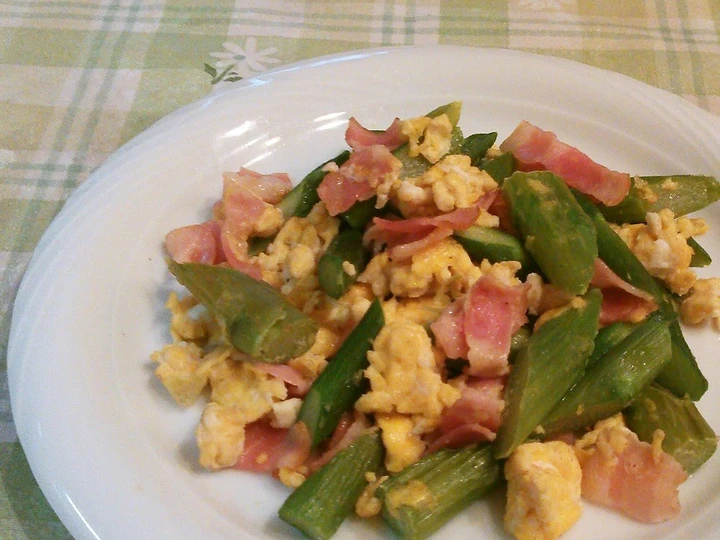 Easy Ways Make Recipes Asparagus and Bacon Egg Stir Fry the Delicious Perfect.