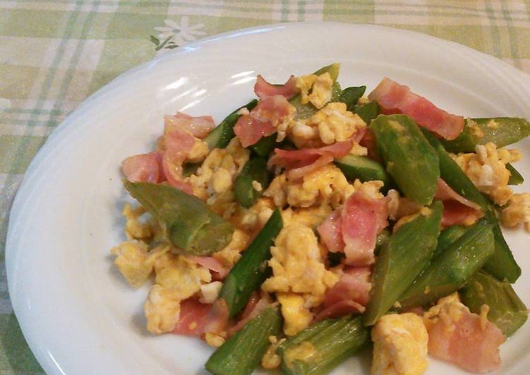 Simple Way to Prepare Speedy Asparagus and Bacon Egg Stir Fry