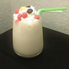 A picture of Reese's pieces shake 😋.