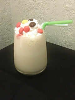 A picture of Reese's pieces shake 😋.