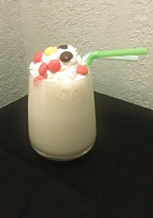 A picture of Reese's pieces shake 😋.