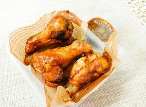 รูปของ ไก่ย่างหมักผงปาปริก้า ในหม้อทอดไร้น้ำมันคีโต 100%