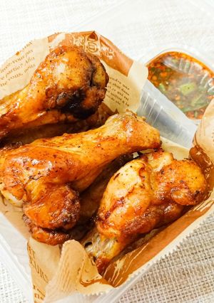 รูปของ ไก่ย่างหมักผงปาปริก้า ในหม้อทอดไร้น้ำมันคีโต 100%