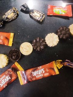 ચોકલેટ(Chocolate recipe in Gujarati) રેસીપી મુખ્ય ફોટો