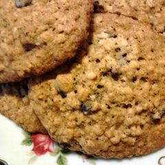 A picture of Grandma's Oatmeal Raisin Cookies.