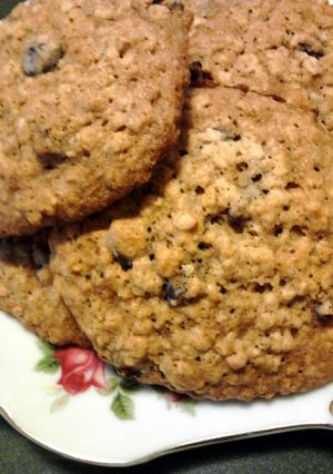 A picture of Grandma's Oatmeal Raisin Cookies.