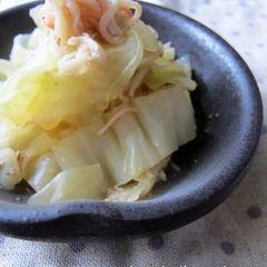 A picture of Stewed Crab Sticks and Cabbage with Sesame Seeds.