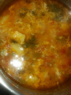 Una foto de Caldo verde con huevos