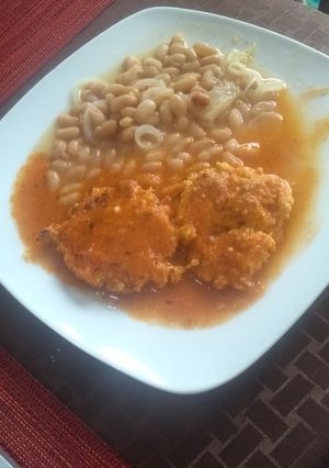 Una foto de Tortitas de pollo y avena con caldillo de jitomate