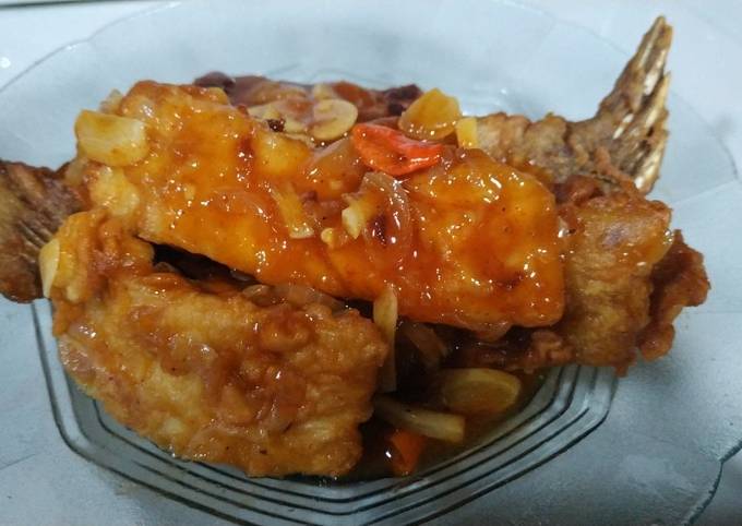 Standar Resep termudah membuat Gurame crispy with saos pedas manis yang nikmat