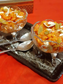 गाजर का हलवा (Gajar ka halwa recipe in Hindi) रेसिपी मुख्य फोटो