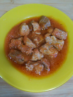 Una foto de Magro con tomate