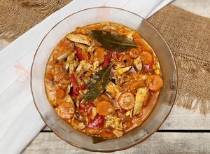 Una foto de 🧅🫑🥕🍗 Pollo en escabeche 🍗🥕🫑🧅Receta de mi Mamá