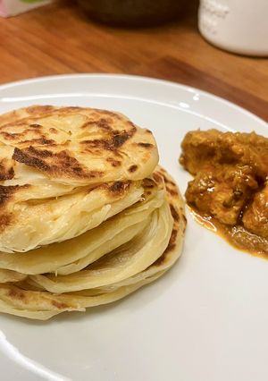A picture of Roti Canai or Parotta.