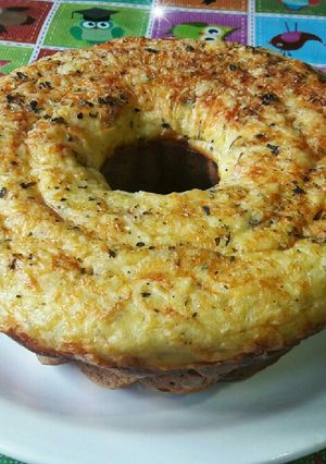 Una foto de Budín de aceitunas, morrones y queso😉