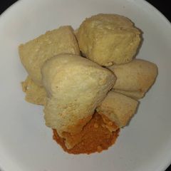 A picture of Fried tofu with dried pepper.