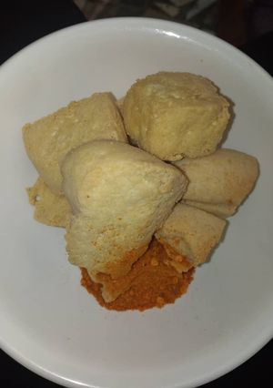 A picture of Fried tofu with dried pepper.