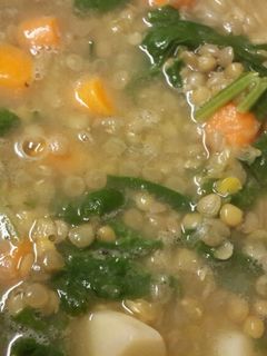 صورة لوصفة شوربة عدس بالسبانخ صحية